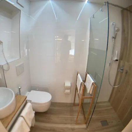 Szálloda Seehotel Am Hallstaettersee Modern Obertraun