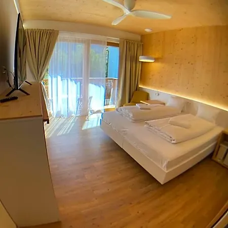 Hotel Seehotel Am Hallstaettersee Modern With Ac
