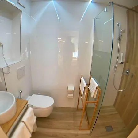 Hotel Seehotel Am Hallstaettersee Modern With Ac *