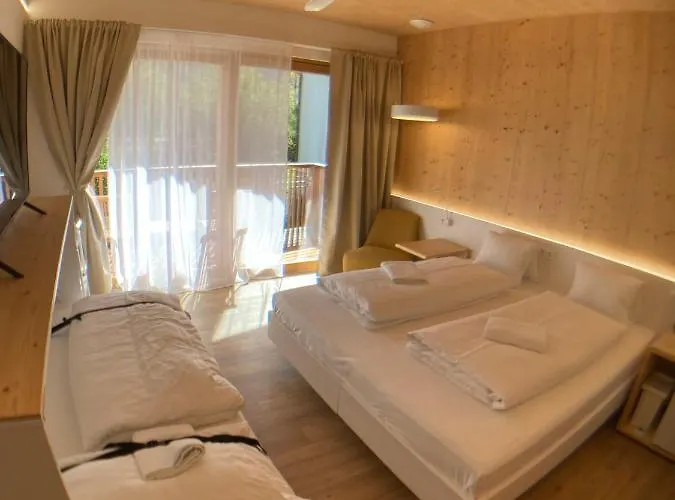 Seehotel Am Hallstaettersee Modern Hotel Obertraun